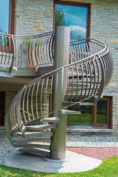 Outdoor Spiral Staircase Designs To Complement The House Exterior