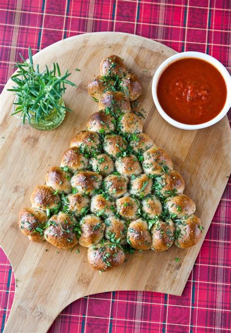 Follow real housemoms on pinterest for more great recipes! Perfect Christmas snack. Bread rolls shaped as a Christmas tree. Christmas dinner food ...