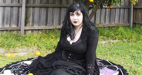 Real Life Witch Reveals How She Helps People Find Love Thats Life
