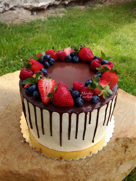Vanilla Fruit Cake With Chocolate Drip Čokovanilkový Dort S Ovocem