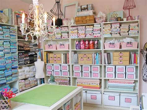 Home » organize » craft / sewing room storage » craft room organization: A Dreamy Sewing Studio {Olabelhe}
