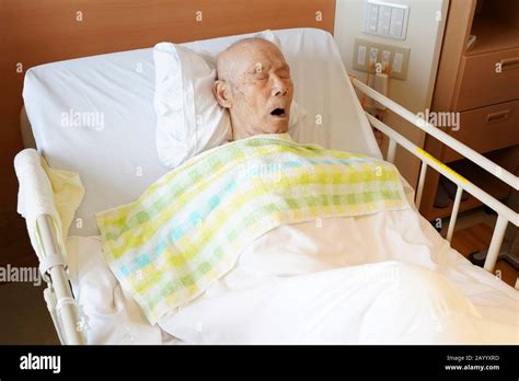 Old Man Asleep Hi Res Stock Photography And Images Alamy