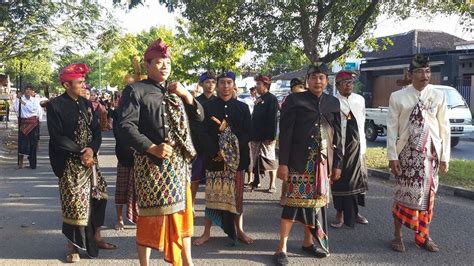 Baju Adat Nusa Tenggara Barat Tradisikita Indonesia
