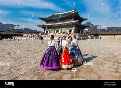 Korean Hanbok Hi Res Stock Photography And Images Alamy