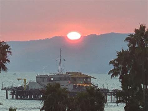 Pink Sunset Over The Santa Monica Bay Photo Of The Day Santa Monica