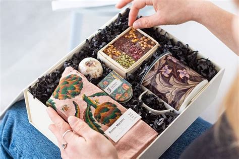 Look for some relevant gifts online and make it a surprise for the special person. Best present ideas to send in tier 4