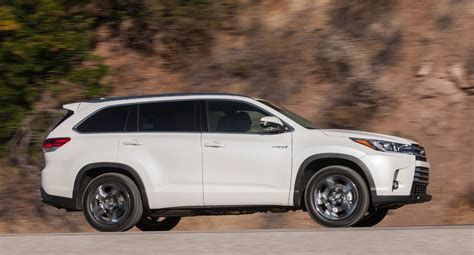When my phone is linked in bluetooth and i try to talk to someone else that has an iphone, it echoes on their. 2018 Toyota Highlander Release Date, Price, Specs, Engine, Interior