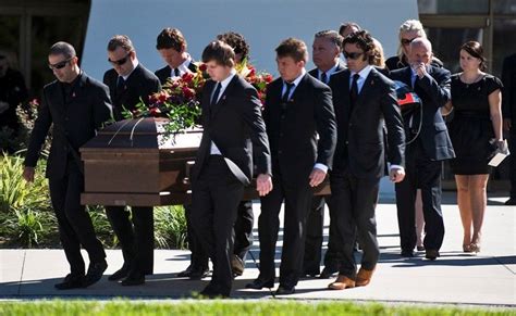 Dan Wheldon Funeral Hundreds Of People Gather After Indycar Crash