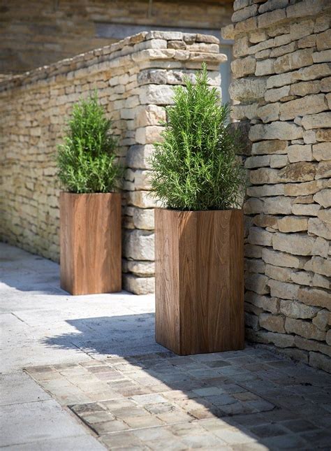 Tall planters have the ability to make a statement in any garden, no matter how big or small your outdoor area. Pin on Идеи разные