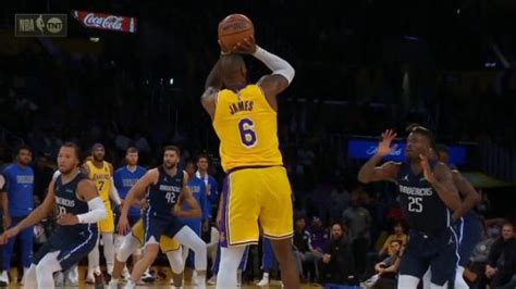 Mavericks Blow Big Lead Rally To Hold Off Lakers 109 104 Abc7 Los Angeles