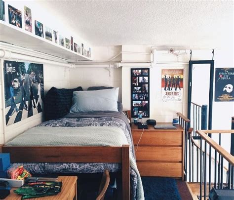 20 items every guy needs for his dorm room ideas decorar apartamento organización de los