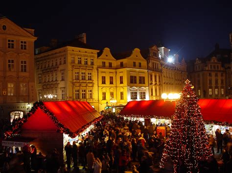 世界遺産の街 プラハのクリスマス・マーケット スイスの街角から