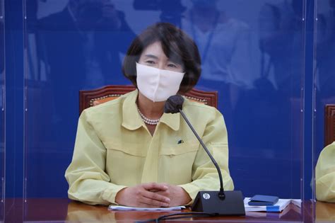 최근 1심에서 무죄 판결이 난 가습기 살균제 재판에서의 향후 환경부의 역할과, 앞으로 탄소중립 정책을 어떻게 이행할 지가 주요 쟁점이 되고. 한정애 닷컴 - 동행하실까요! :: 정책위의장 제13차 원내대책 ...