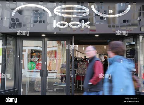New Look Shop Front Stock Photo Alamy