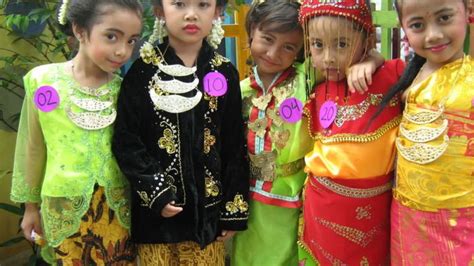 Nama pakaian adat suku sunda. Pakaian Daerah Asal Sunda - Baju Adat Tradisional