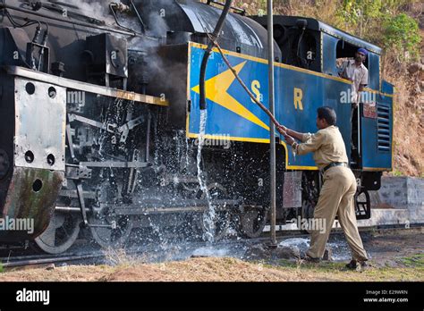 La India En El Estado De Tamil Nadu El Ferrocarril De Montaña Nilgiri