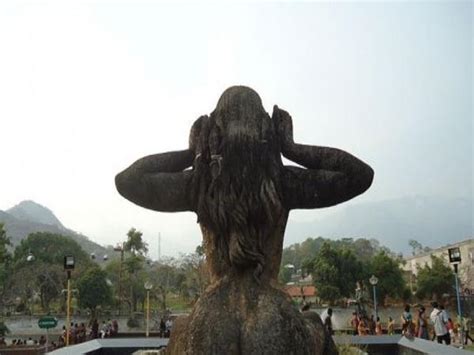 இந்தியாவின் மிக முக்கிய சிலைகளுள் ஒன்றாக இது எப்படி வந்தது yakshi statue in malampuzha