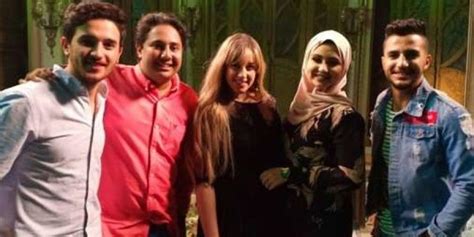 .بابا فين بابا هينا هينا اهو اقله مين قله عمو عمو مين اقله مين بكلمه عمو عمو عمو نعم شفت حصلي ايه عمو عمو عمو شفت جرالي ايه شفت البراية كانت وياية اديتها لصاحبي قالي حرجعها خدها وضيعها وانا قلت لبابا طب هوة فين. بعد 17 سنة على طرح الاغنية.. شاهدوا كيف أصبح نجوم أغنية ...