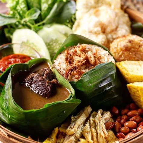 Maybe you would like to learn more about one of these? Nikmat Tak Terkira: 10 Makanan Khas Betawi yang Lezatnya ...