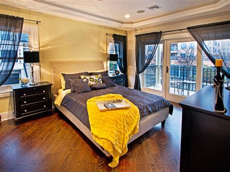10 Beautiful Master Bedrooms With Yellow Walls