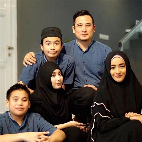 Adem Ayem 10 Potret Keluarga Tengku Firmansyah Dan Cindy Fatika Sari