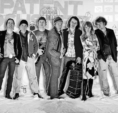 Scharlachrot all rights by patent ochsner: Interview mit Büne Huber von Patent Ochsner - Music - Magazin
