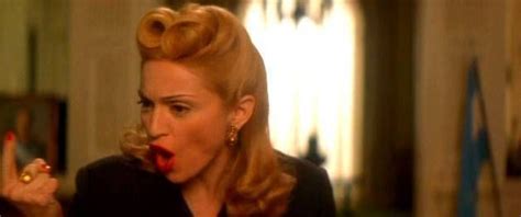 Eva becomes a radio and film actress, moving in influential circles within buenos aires society. Madonna como Evita Peron | Madonna, Film