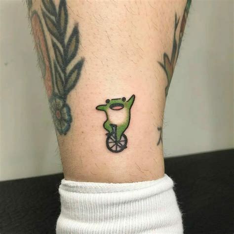 12 Tiny Frog Tattoo Ideas To Inspire You