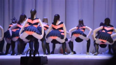 La Danse Ultra Sexy De Ces Jeunes Filles Fait Scandale En Russie Vidéo