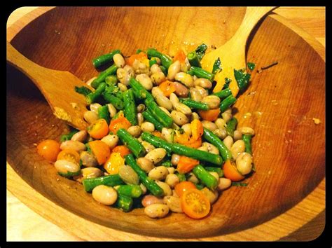 You're most likely to find cranberry (seen here, also known as borlotti) or cannellini. Sarah's Plantry Raid: Summer Vegan Cranberry Bean Salad!