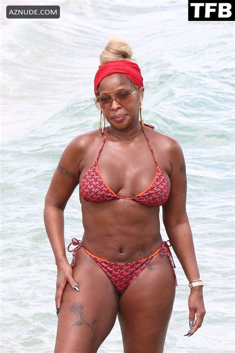 Mary J Blige Sexy Seen Showing Off Her Curves In A Bikini At The Beach In Miami Aznude
