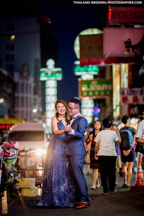 Preview Night Prenuptial At Yaowarat Street China Town Bangkok Thailand Wedding Photographer