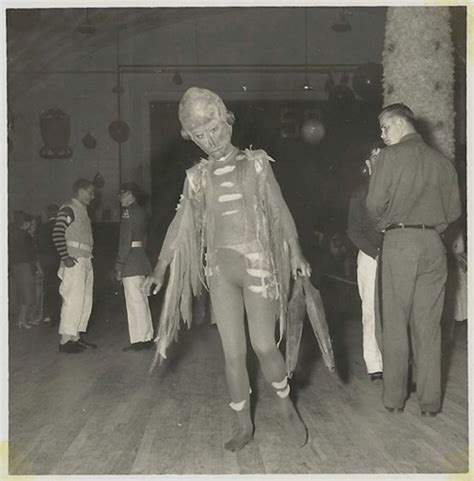 Scary Vintage Halloween Costumes 27 Pics
