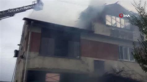 2 katlı ev çıkan yangında küle döndü Son Dakika