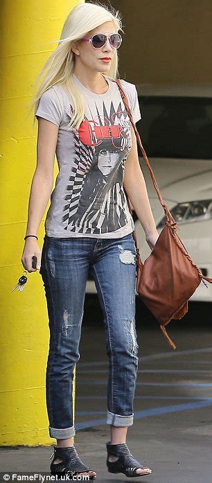 Tori Spelling Displays Her Skinny Frame In T Shirt And Ripped Jeans On Lunch Outing In Los