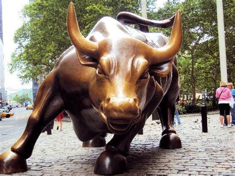 História Do Charging Bull Boi De Bronze De Wall Street Nova York