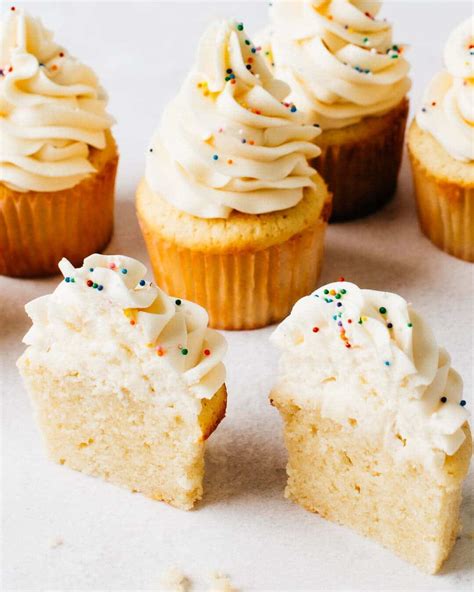 The Ultimate Fluffy Moist Vanilla Cupcakes Foodess