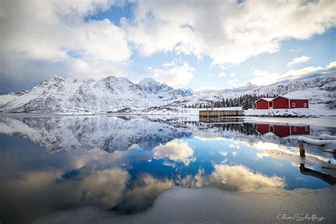 Обои для телефона норвегия лофотенские острова горы утро облака отражения