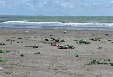 a imagem do dia segunda feira com muito lixo e esgotos nas praias… blog do ricardo santosblog
