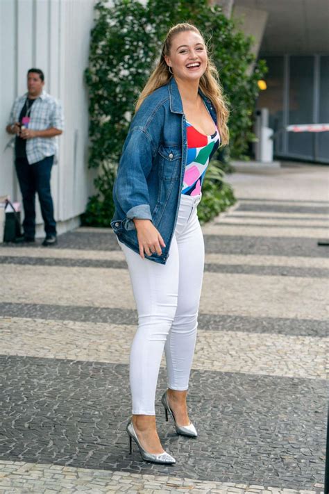 Iskra Lawrence Photoshoot Candids In Miami 01 Gotceleb