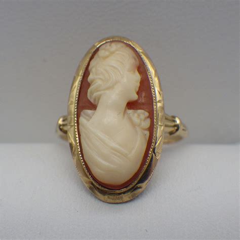 Vintage Cameo Ring, 1940s, Genuine Shell Carved Cameo, 10k Gold! | Cameo ring, Vintage cameo 