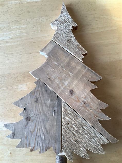 Make These Rustic Pallet Christmas Trees Artofit