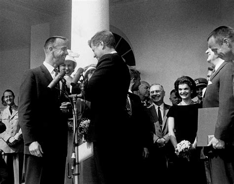 Ar6569 F President John F Kennedy Presents The Nasa Distinguished