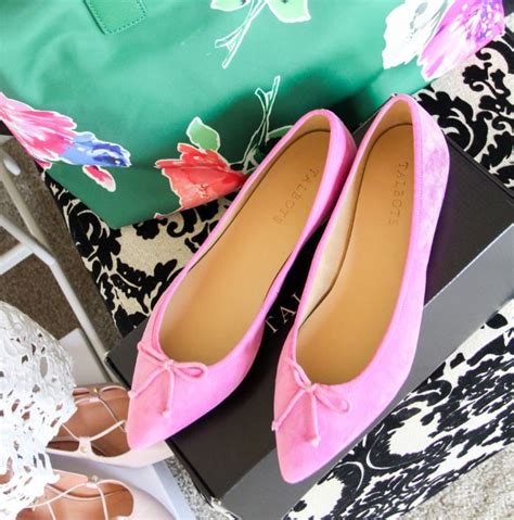 Sarahlzerbe Blogger Packs These Pop Of Pink Ballet Flats For Her Trip
