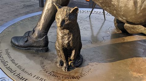 Matthew Flinders And Trim The Cat Statue Outside Euston Station