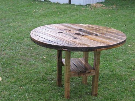 Adirondack fan back style table, patio furniture, cedar furniture, deck furniture, outdoor furniture, patio table, porch table. Ana White | Rustic Patio Table - DIY Projects