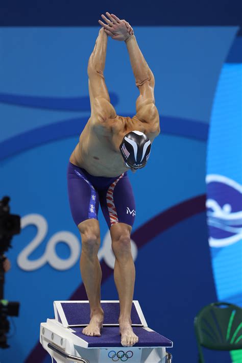 5 Pictures That Show Michael Phelps Ridiculous Flexibility For The Win