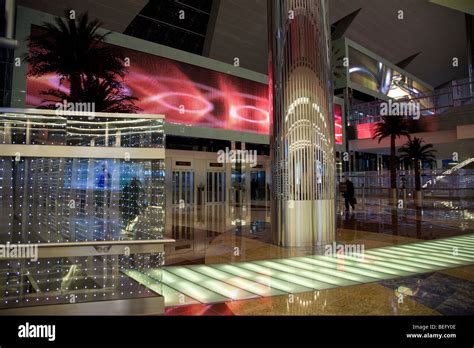 Arrivals Hall Concourse Dubai Airport Terminal 3 Stock Photo Alamy