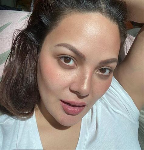 Kc Concepcion Received Bashing For Her Plunging Neckline Outfit During Her First Online Fan Meet