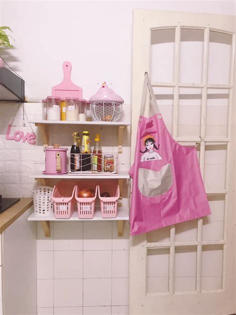 Harga rumah di sarawak adalah antara yang termahal dalam malaysia dan ramai penduduk tempatan yang berpendapatan rendah dan sederhana tidak apa punca sebenarnya berlaku selain kononnya kos bahan binaan mahal? Dapur Sempit Rumah Flat Kos Rendah Dengan Tema "Soft Pink ...
